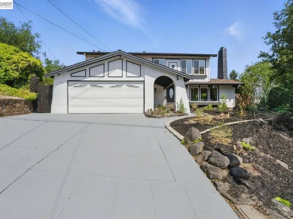 5657 Shadow Ridge Dr, Castro Valley, CA 94552