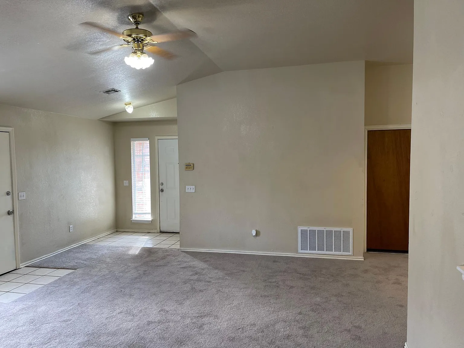 2707 Belknap Ave — Photo 2