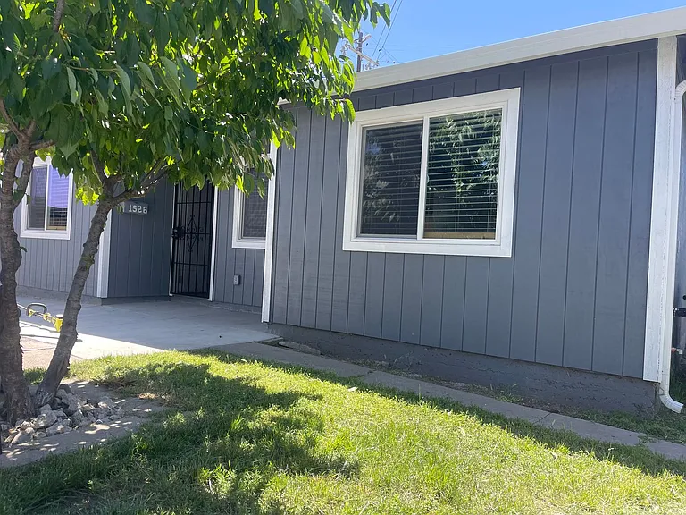 1526 N Sierra Nevada St — Photo 2