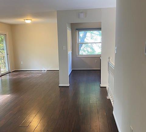 3rd image of 12805 Longfellow Ct