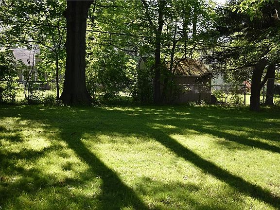 3rd image of 1382 Eastwood Ave