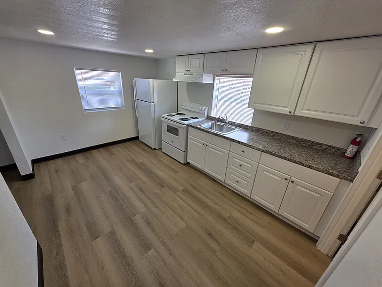 1309 N Main St #E — Photo 8