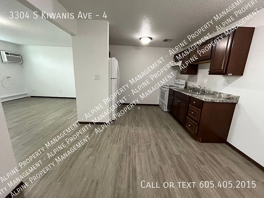 Rent Special - Newly Renovated 2 Bed/1 Bath Apartment For Rent! — Photo 1