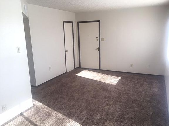 3rd image of 1650 W Park Dr