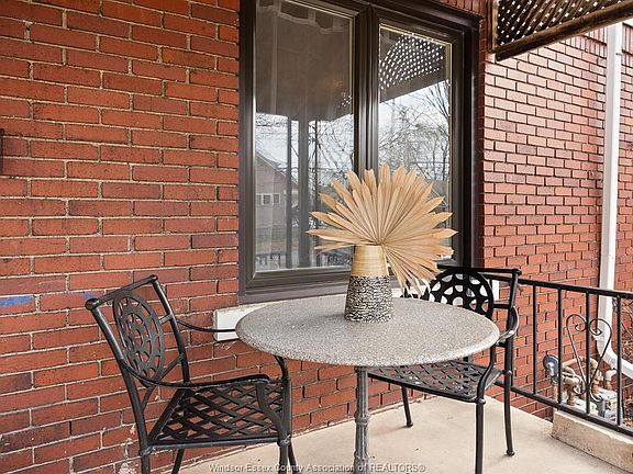 3rd image of 1290 Argyle Rd