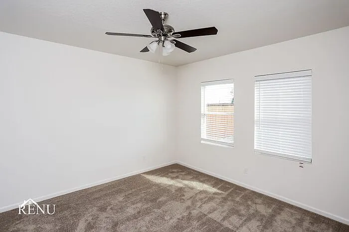 471 London Dr — Photo 13
