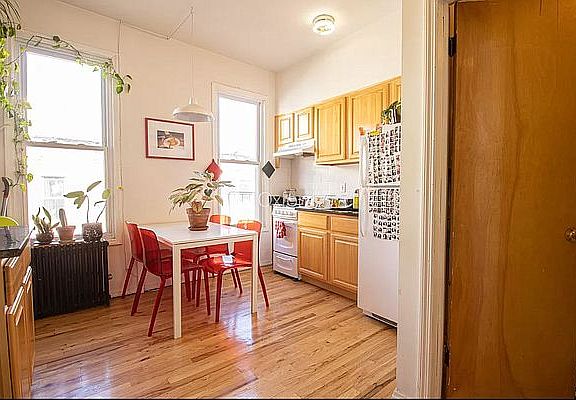 4th image of 253 Powers St APT 3FR
