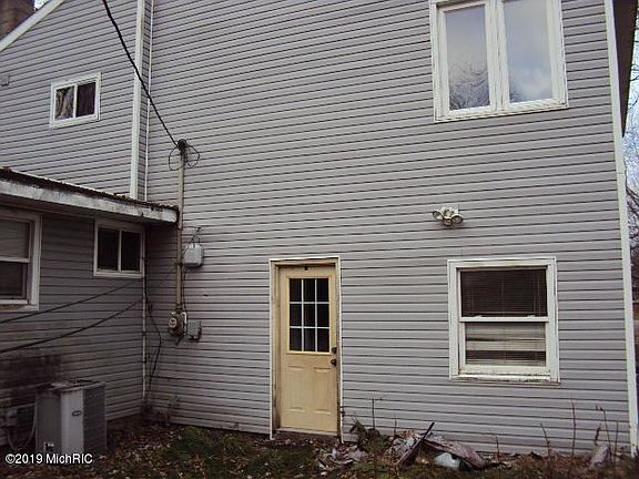 5th image of 16157 Merson Ct