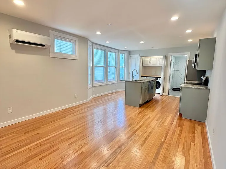 18 Cedar St — Photo 43