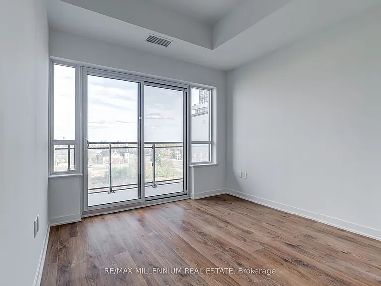 395 Dundas St W #531 — Photo 13