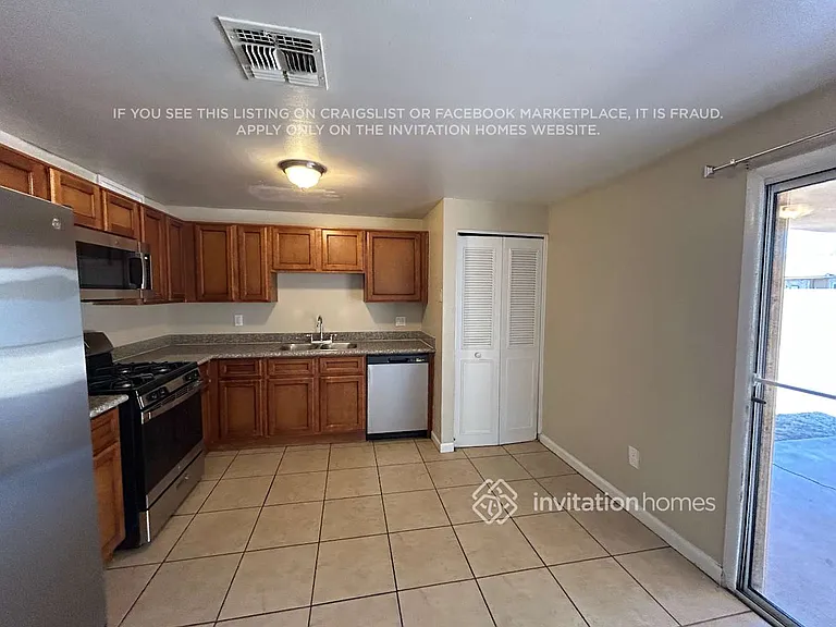 5540 W Berkeley Rd — Photo 6