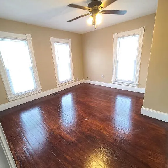 426 1/2 E Market St — Photo 1