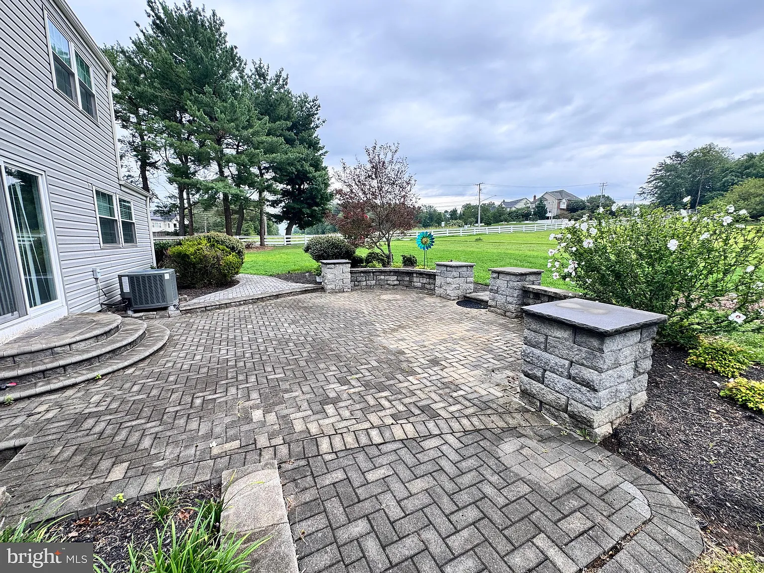 4 bed, 2.5 bath, 1928 sqft, $3,985 — Photo 4