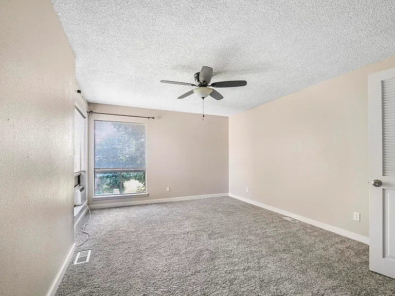 1913 Colorado Ave — Photo 21