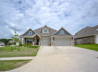 2924 Clover Field Dr, Edmond, OK 73034