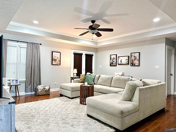 3rd image of 109 Victoria Ln