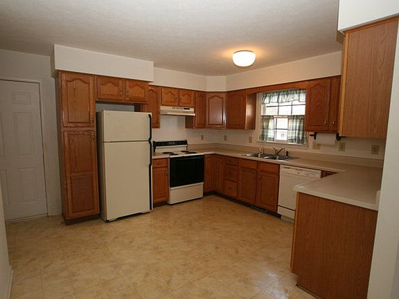 2nd image of 200 Dogwood Dr