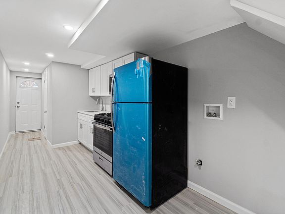 5th image of 918 Wilcox Ave #B