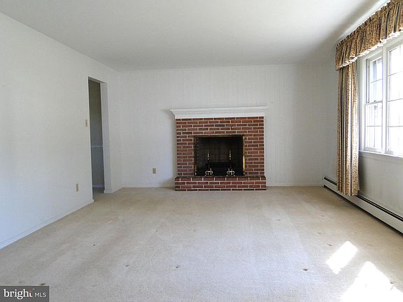 2nd image of 325 S 10th St