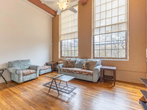 920 Poeyfarre St APT 261, New Orleans, LA 70130