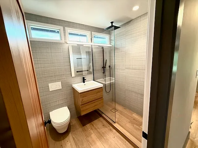 2594 Roosevelt Ave — Photo 17