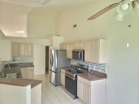 3rd image of 119 Foxhall Ln