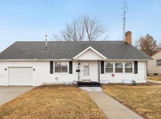 834 6th St, Baraboo, WI 53913