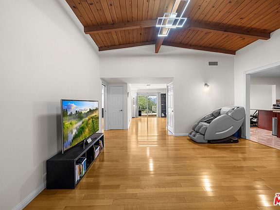 5th image of 3114 Henrietta Ave
