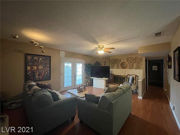 5th image of 3936 Belleville Ave