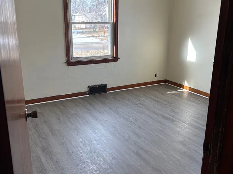 232 N Pine St — Photo 7