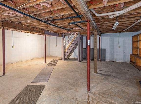 5th image of 194 Hickory Dr