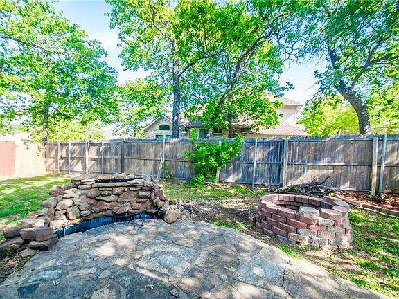 4th image of 2801 Warwick Dr