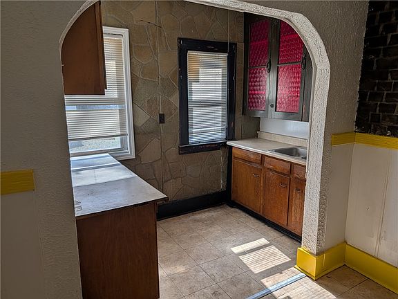 4th image of 625 Wilkins St