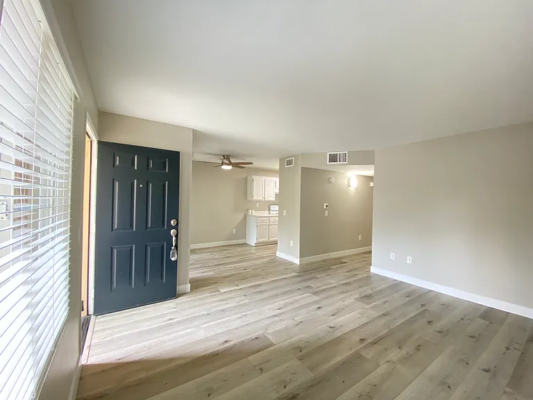 Sunny Creek Apartments — Photo 7
