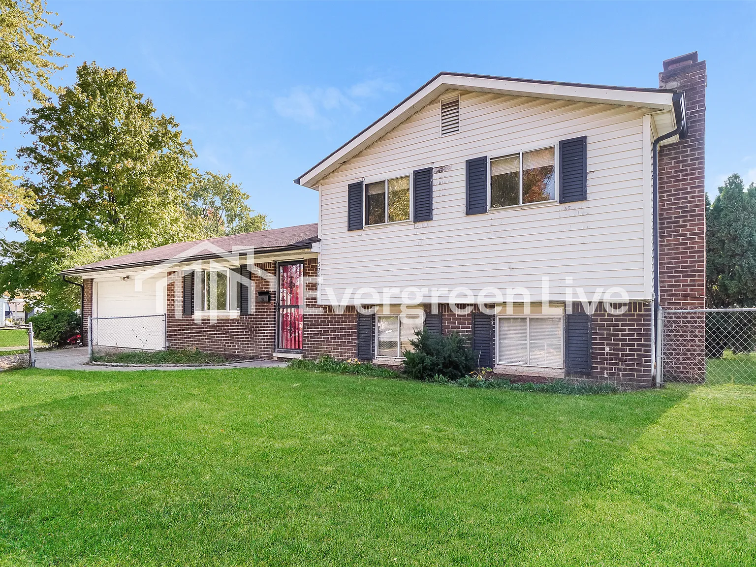 4 bed, 2.0 bath, 1765 sqft, $2,045 — Photo 2