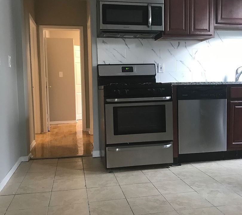 1st image of 169 Frank St #1