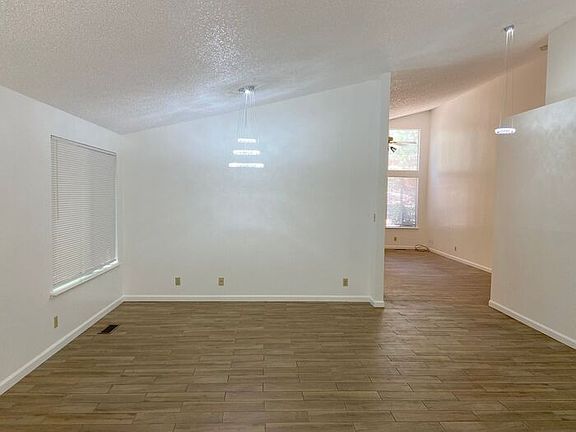 4th image of 6628 Valley Wood Dr