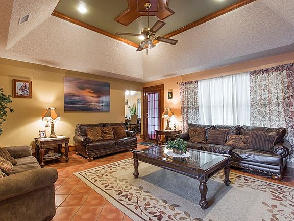 3rd image of 3201 Thunderbird Ave