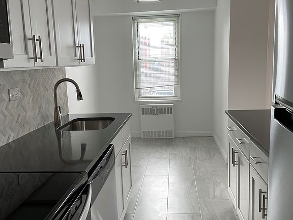 5th image of 747 10th Ave APT 26G
