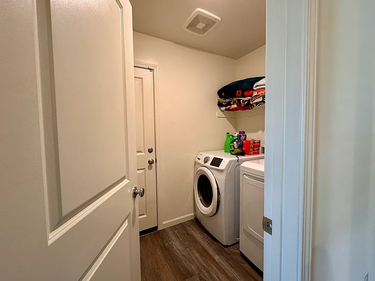 2025 Quarrenden Ln — Photo 9