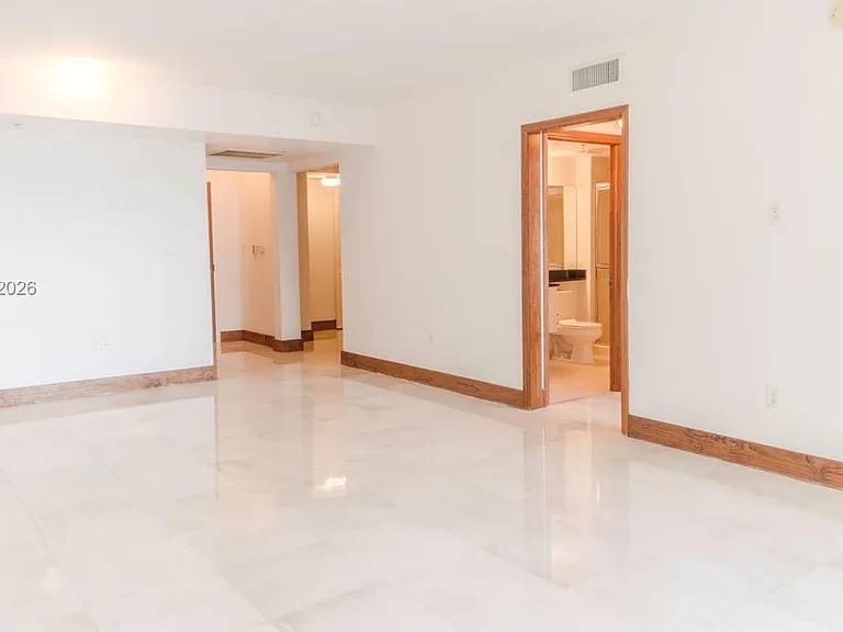 31 SE 5th St #1208 — Photo 3
