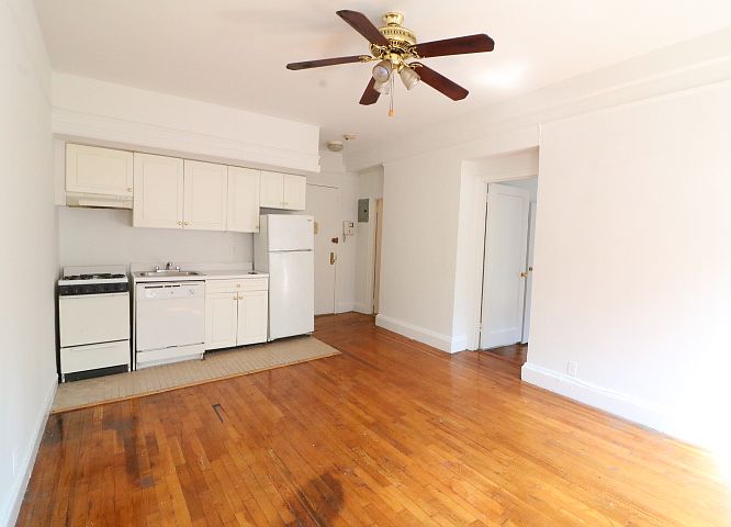 2nd image of 465 W 51st St #1DD