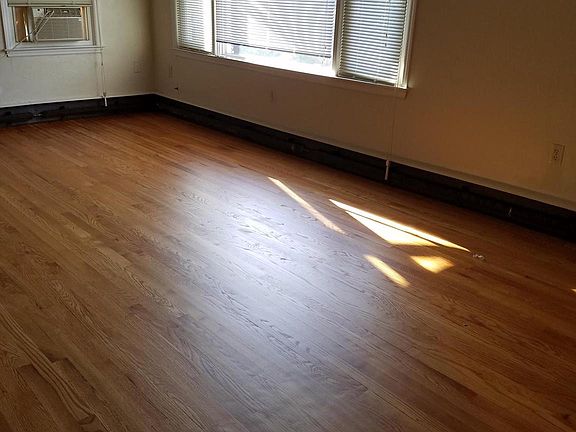 4th image of 15 Elizabeth Ave