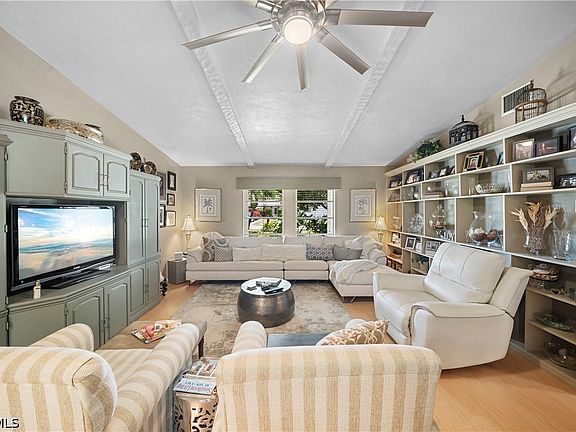3rd image of 8713 Crest Ln