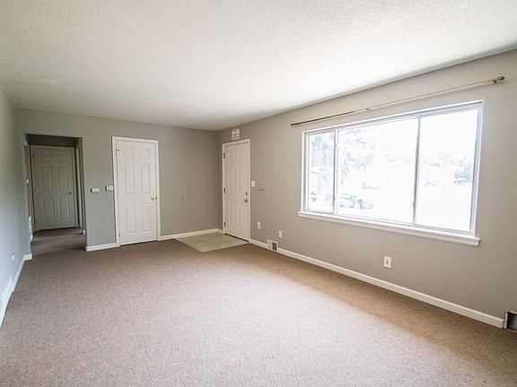 3rd image of 2887 Moorhead Ave