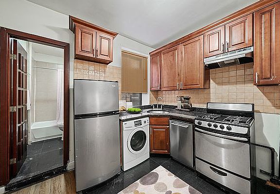 4th image of 118 W 109th St APT 3W