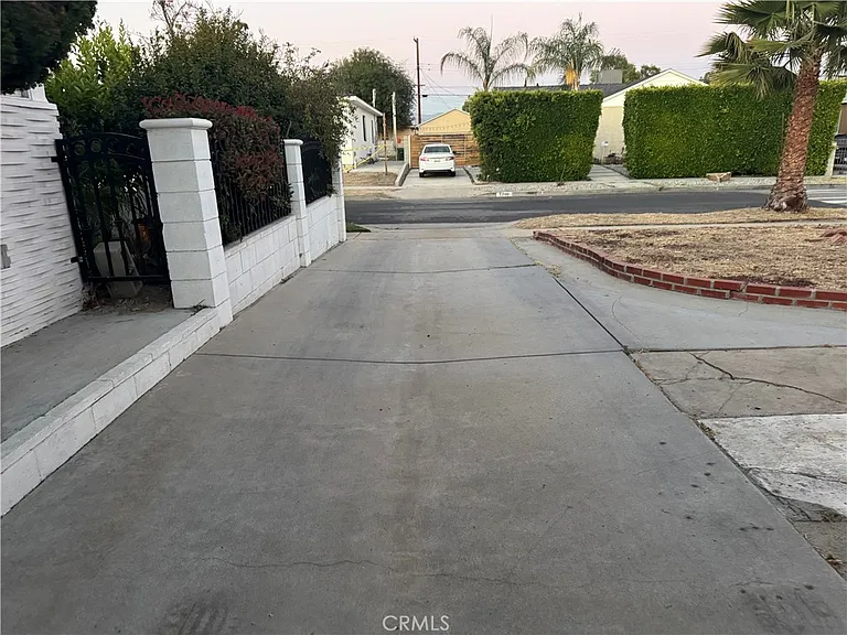 7701 Wilkinson Ave — Photo 15