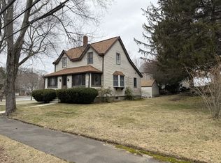 19 Hastings St, Wellesley, MA 02481