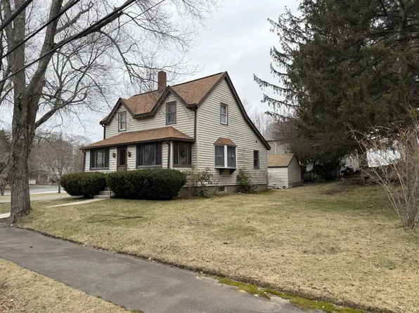 19 Hastings St, Wellesley, MA 02481