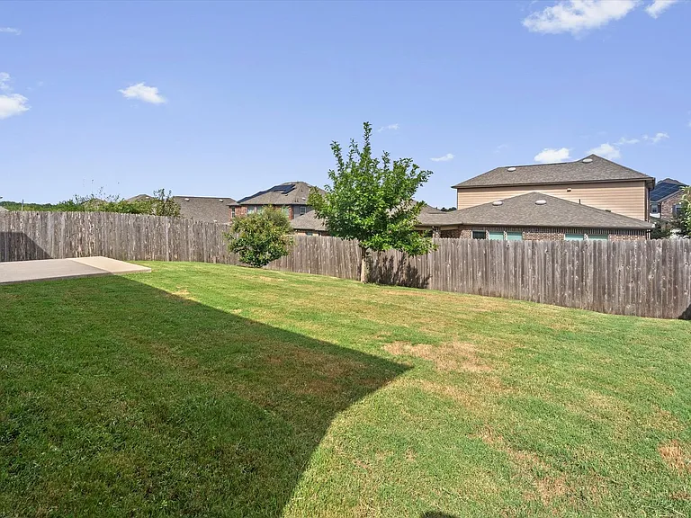 7604 Knockfin Dr — Photo 28